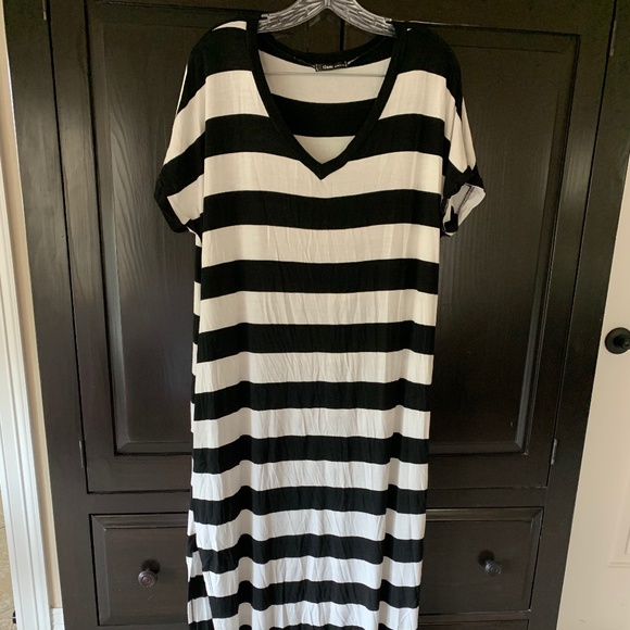 12 Ami V-Neck Pocket Short Sleeve Loose Maxi Dress - Picture 4 of 8